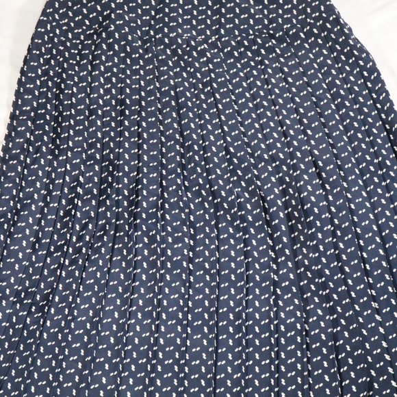 VTGFlowy Printed and Pleated A-Line Skirt Sz 10 US - Picture 10 of 13